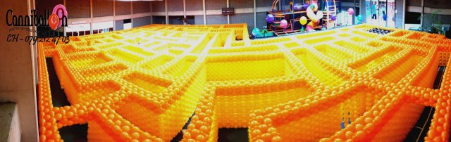Labyrinthe 600 m2 - 100'000 ballons